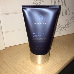 NEW Monat blow out cream